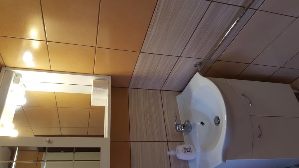 Keri Apartman Mosonmagyaróvár Oda fotoğraf